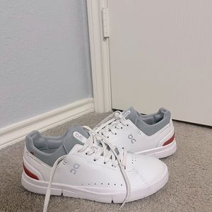 On Men’s THE ROGER Advantage Shoes Size 9